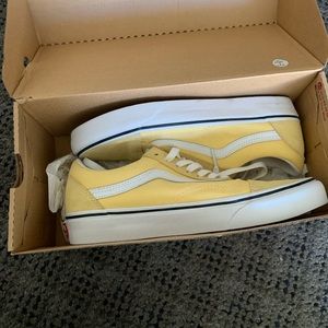 VANS Old Skool Shoes (Used)| Women’s 8 | Golden Haze/True White